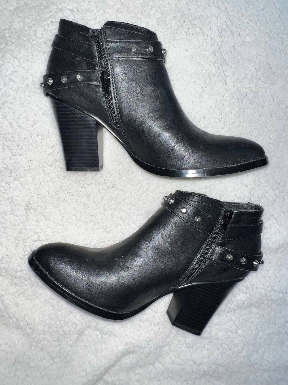 GUESS Ankle zip-up booties - studs shooties - size 8.5 - D13